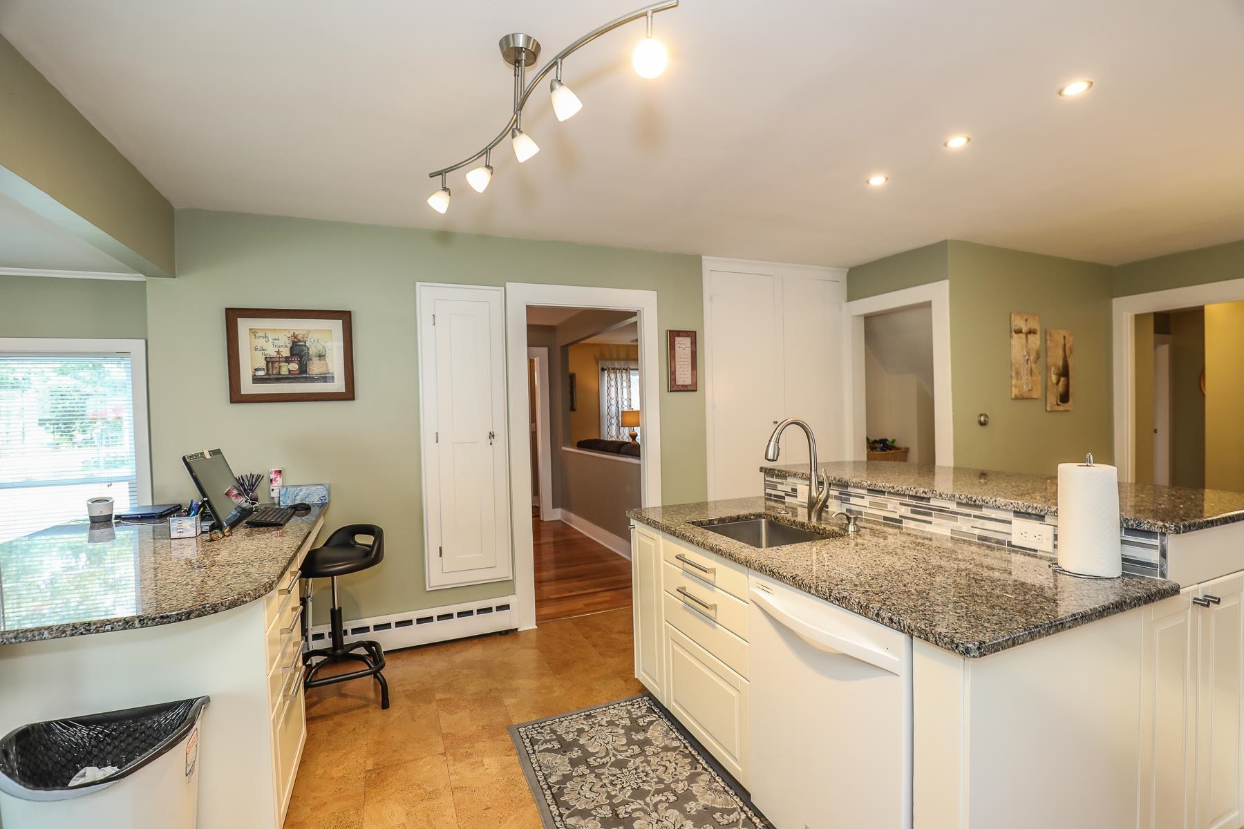 33 East Dunstable Road Nashua, NH 03060 - Photo 6 of 39