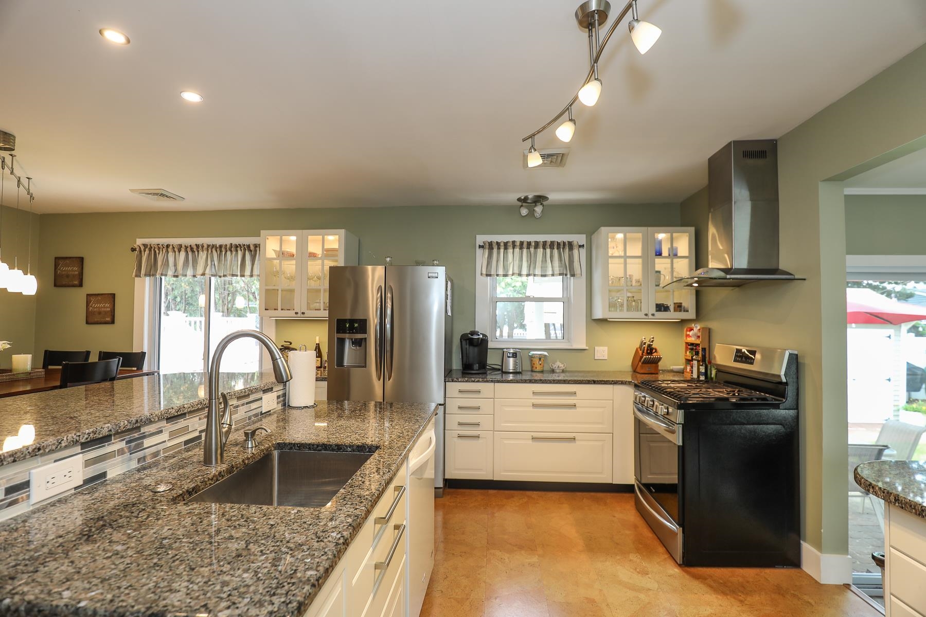33 East Dunstable Road Nashua, NH 03060 - Photo 7 of 39