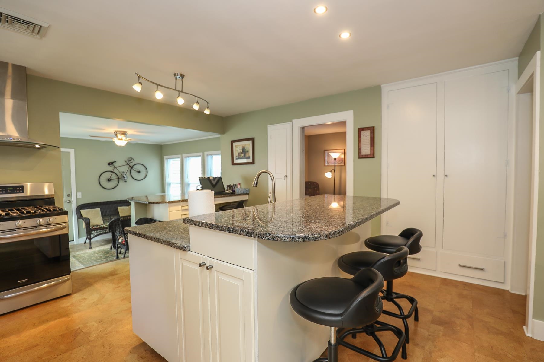 33 East Dunstable Road Nashua, NH 03060 - Photo 8 of 39
