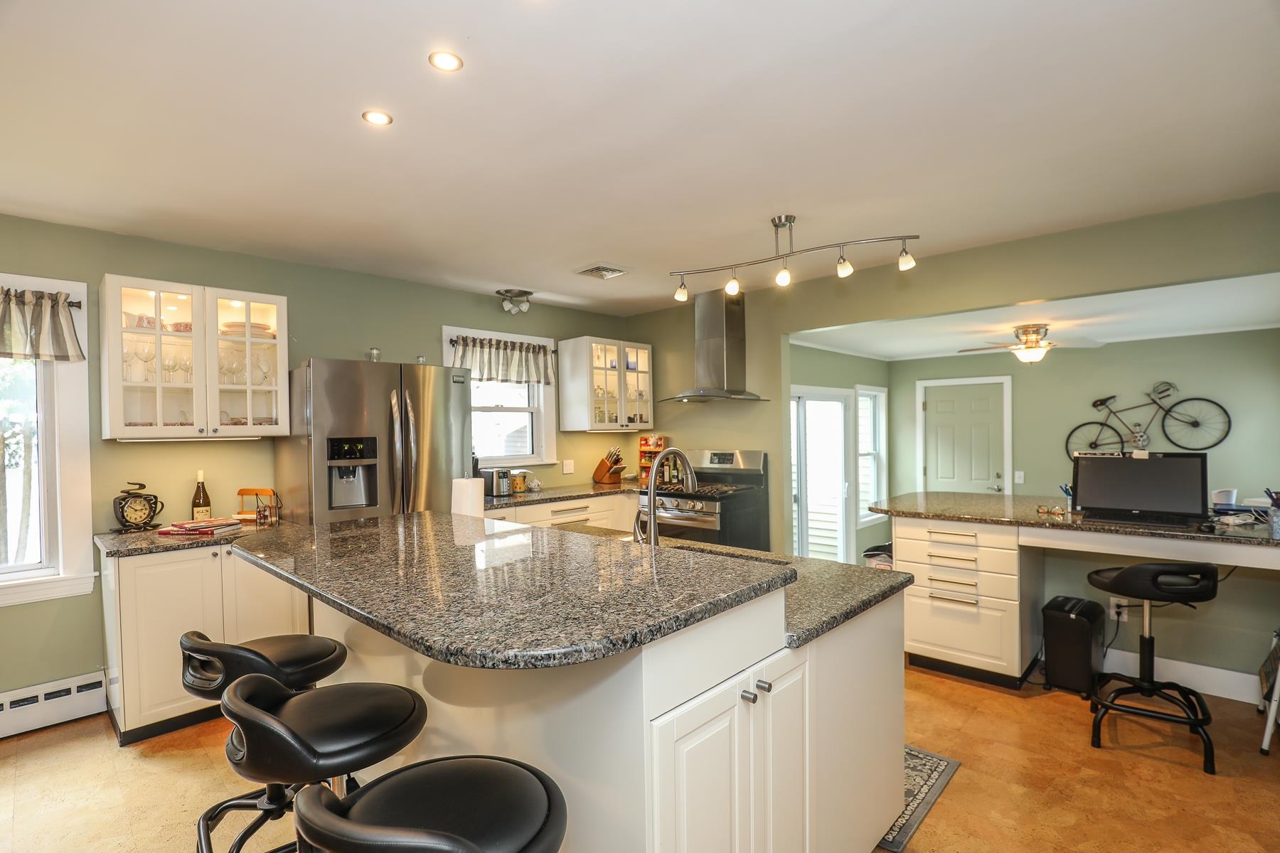 33 East Dunstable Road Nashua, NH 03060 - Photo 9 of 39