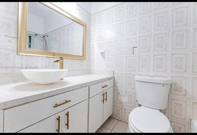 $2,950 | 2320 Northwest 52nd Street, Miami, FL 33142