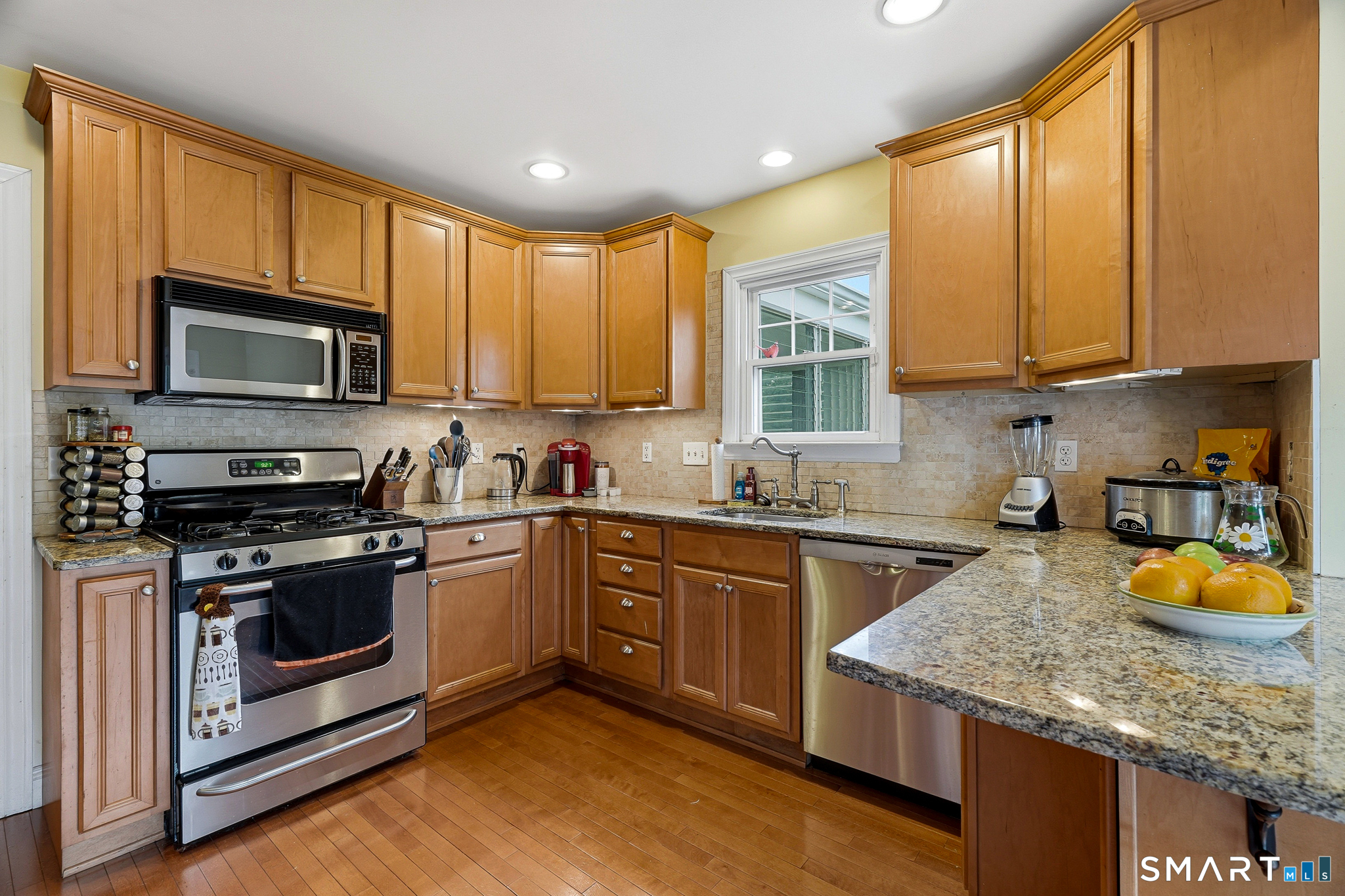 141 Elm Street Windsor Locks, CT 06096 - Photo 10 of 37