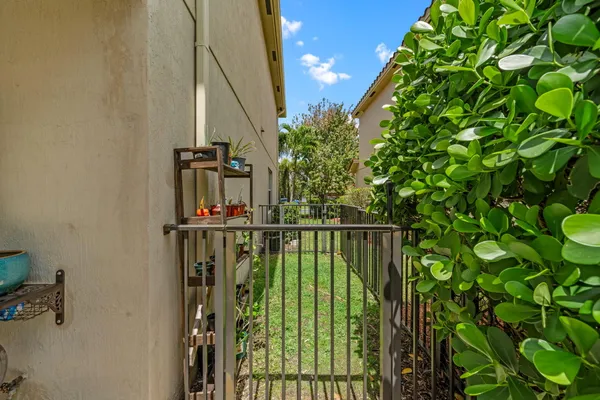 $6,000 | 10652 Ivanhoe Lane, Wellington, FL 33414