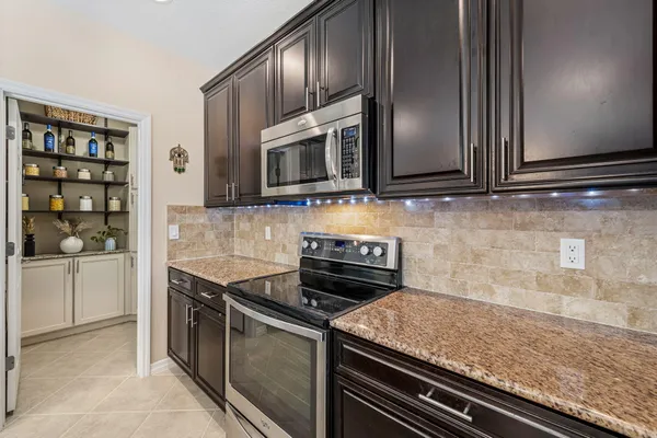 $6,000 | 10652 Ivanhoe Lane, Wellington, FL 33414