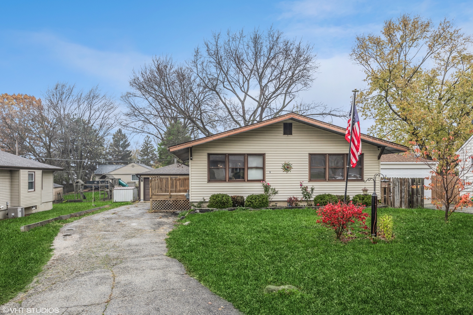 5 Hunters Path Lake In The Hills, IL 60156 - Photo 2 of 20 a front view of house with yard and green space