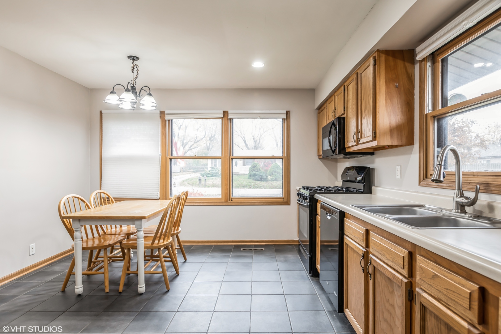 5 Hunters Path Lake In The Hills, IL 60156 - Photo 4 of 20 a dining room with furniture and window