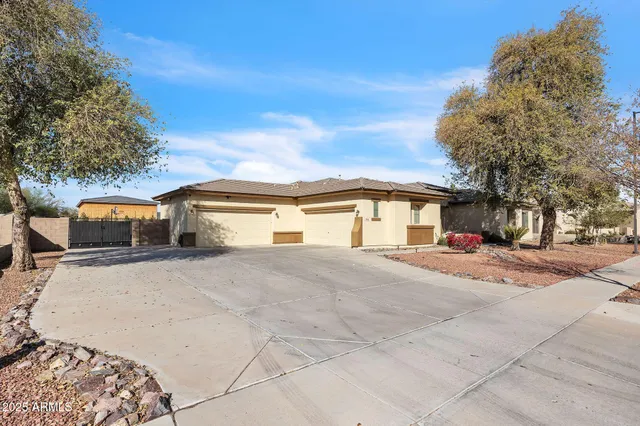 a view of a house with basketball court
