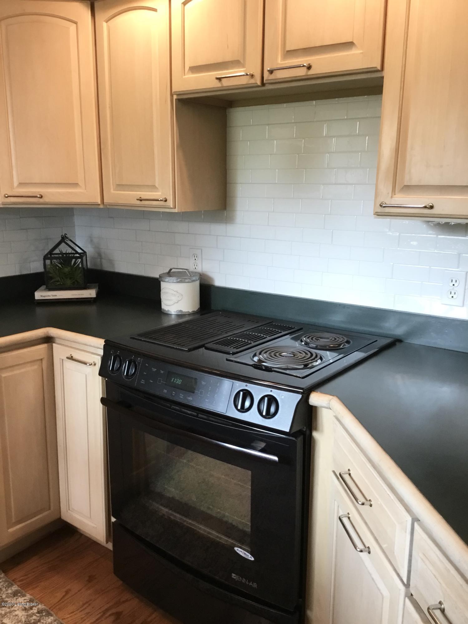 4402 Lincoln Road Louisville, KY 40220 - Photo 6 of 20 A0ECDCC7-8F51-4639-80C4-16FEAE755F75