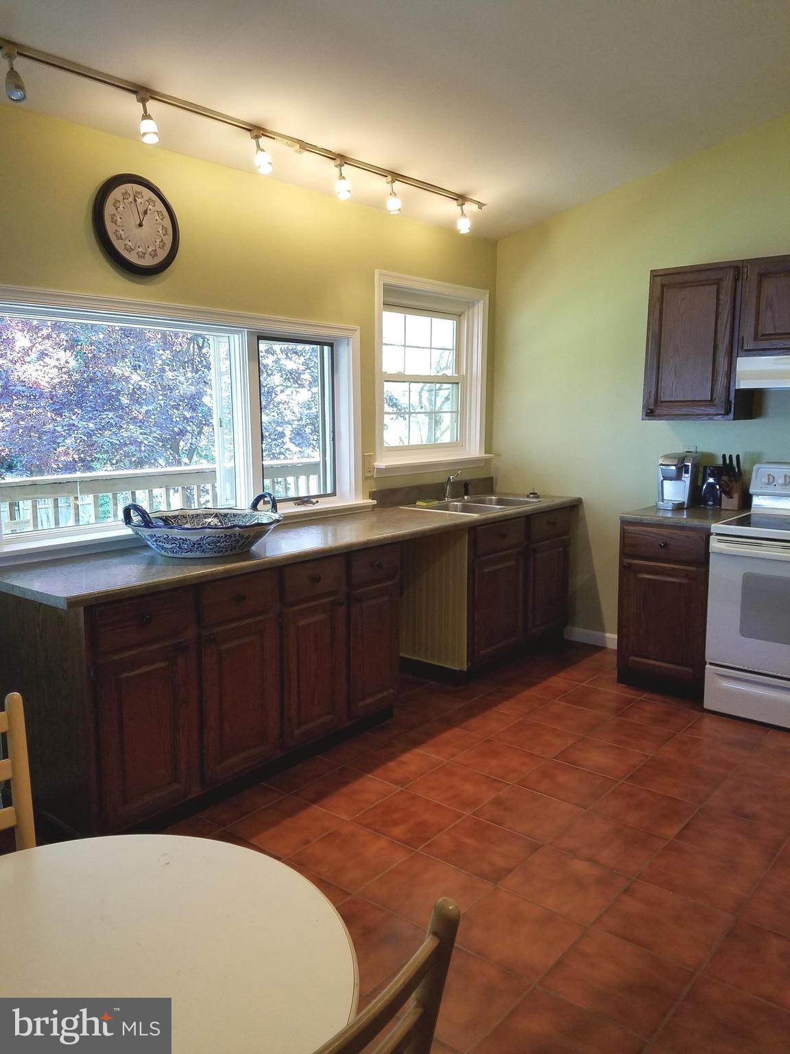 304 Aigburth Road Baltimore, MD 21286 - Photo 16 of 28 Kitchen