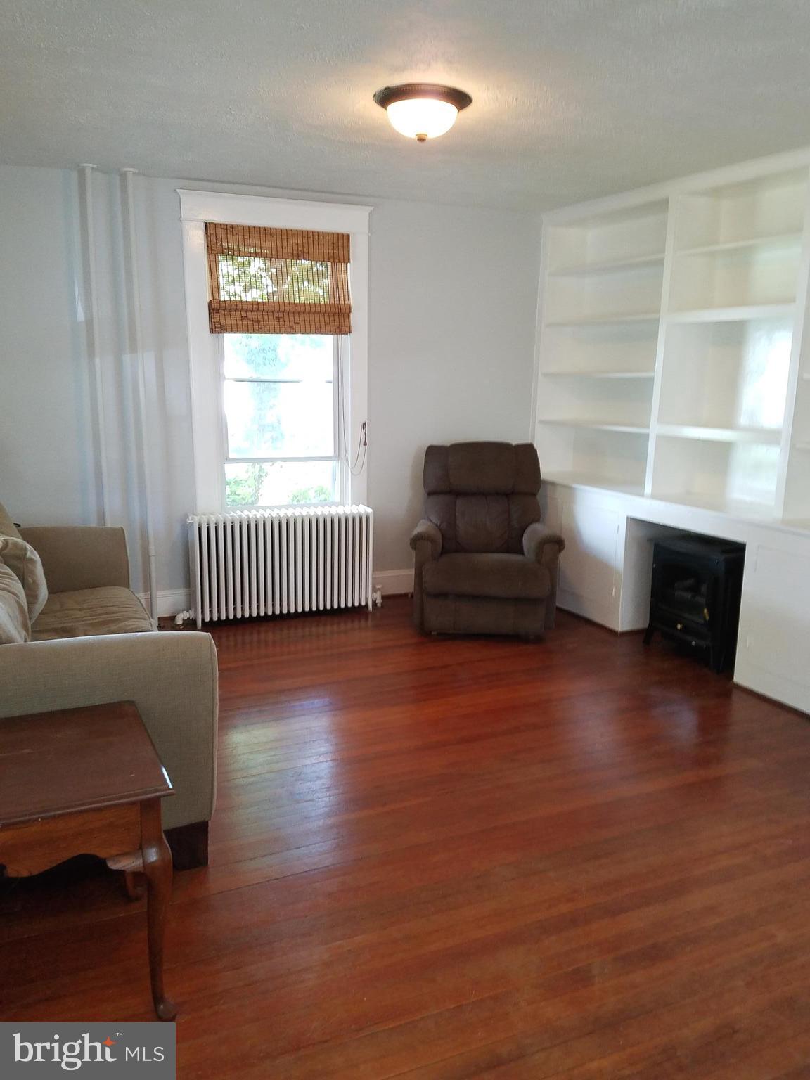 304 Aigburth Road Baltimore, MD 21286 - Photo 4 of 28 Living Room