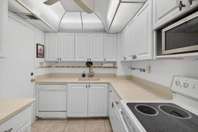 $695,000 | 2600 North Flagler Drive, Unit 610, West Palm Beach, FL 33407