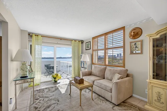 $695,000 | 2600 North Flagler Drive, Unit 610, West Palm Beach, FL 33407