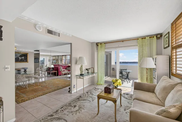 $695,000 | 2600 North Flagler Drive, Unit 610, West Palm Beach, FL 33407