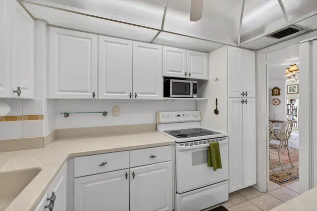 $695,000 | 2600 North Flagler Drive, Unit 610, West Palm Beach, FL 33407