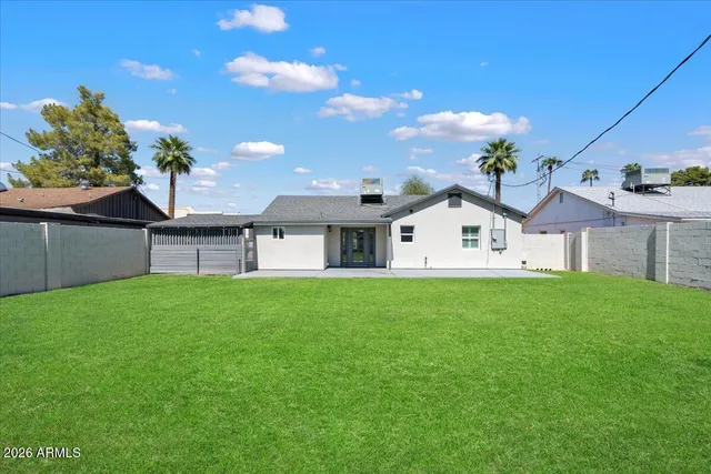 a view of a house with a yard