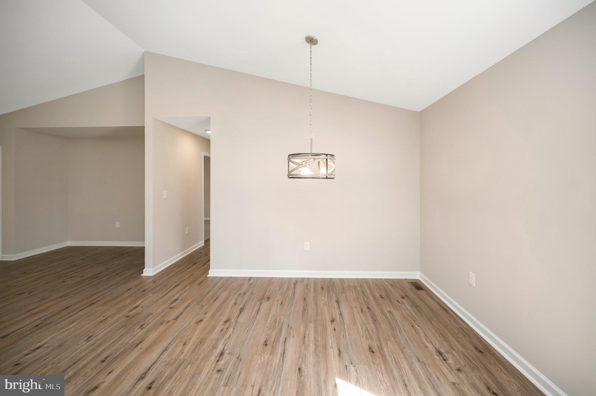28150 Tatum Road Unionville, VA 22567 - Photo 9 of 28 Spacious room with modern charm.