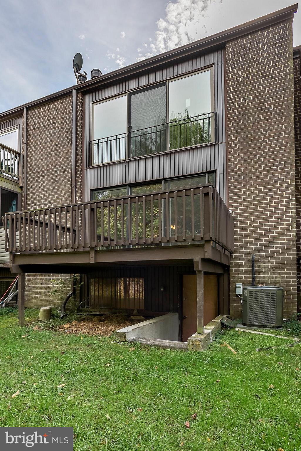 8256 Vosges Road Baltimore, MD 21244 - Photo 29 of 30 Exterior Rear
