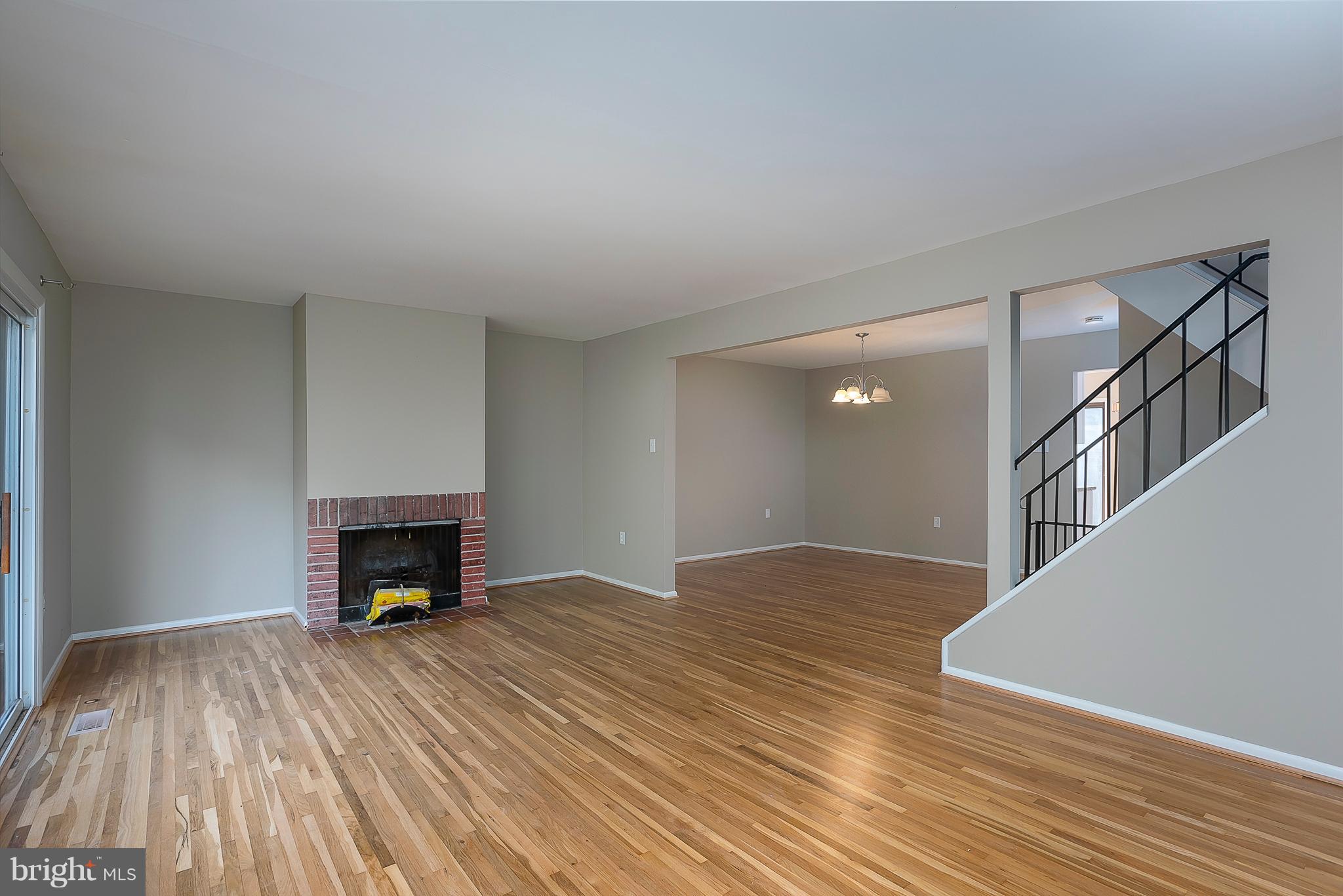 8256 Vosges Road Baltimore, MD 21244 - Photo 7 of 30 Living Room