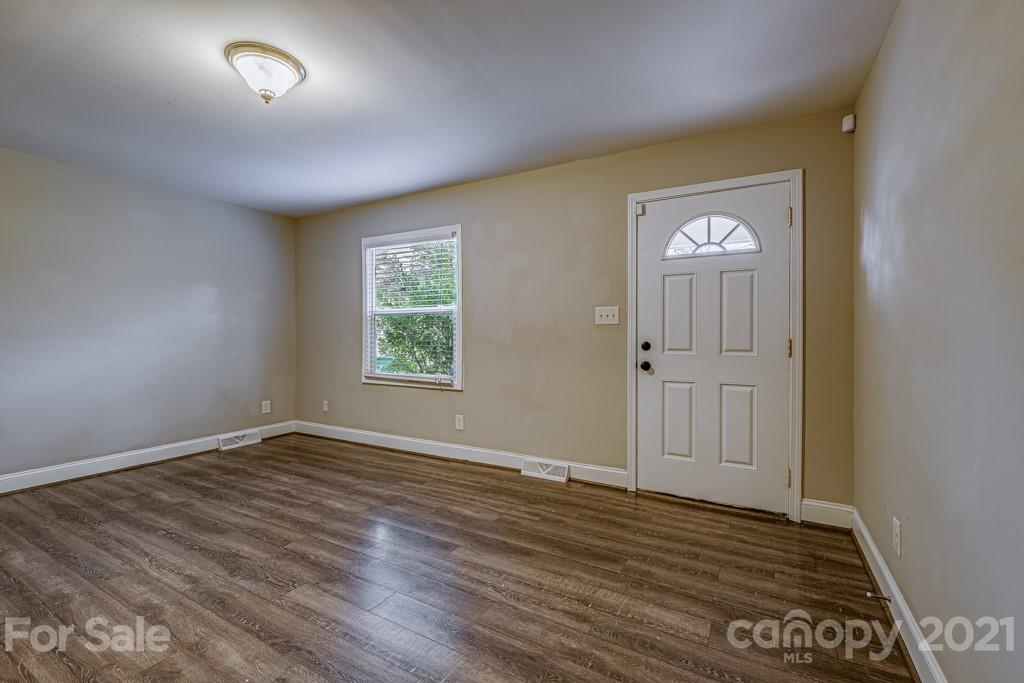 2833 Mayflower Road Charlotte, NC 28208 - Photo 3 of 44