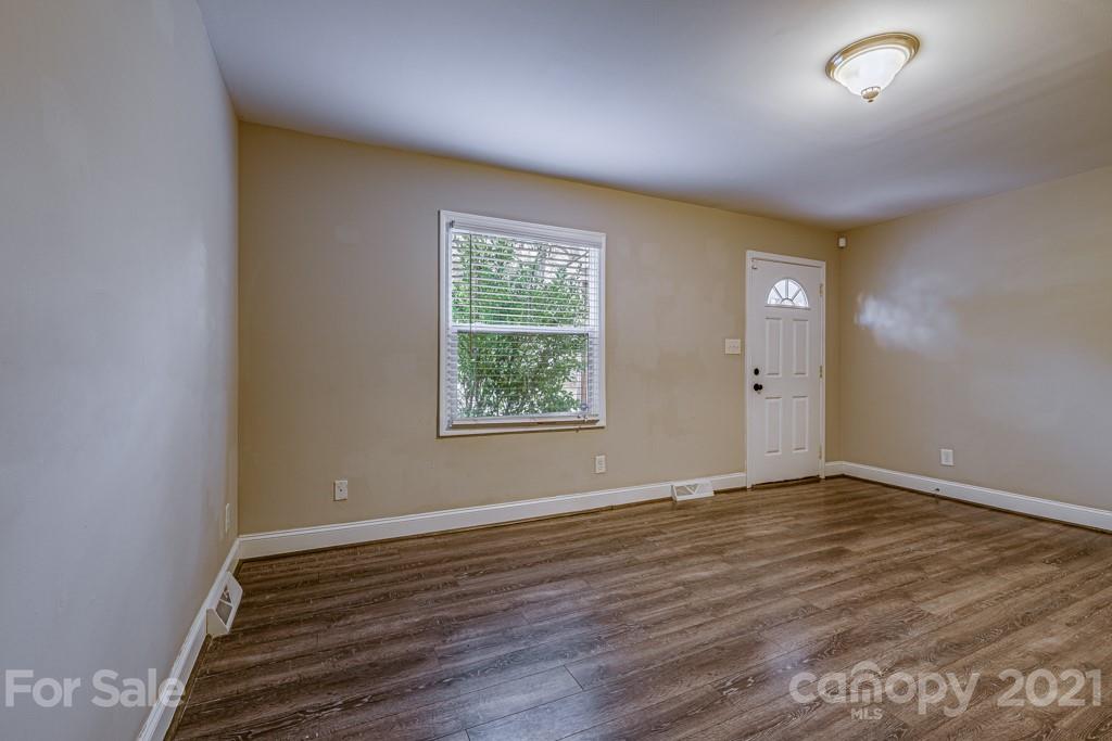 2833 Mayflower Road Charlotte, NC 28208 - Photo 4 of 44