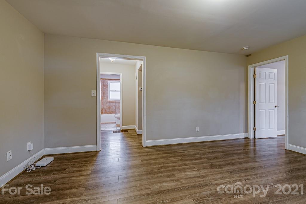 2833 Mayflower Road Charlotte, NC 28208 - Photo 5 of 44