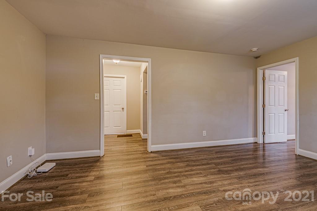 2833 Mayflower Road Charlotte, NC 28208 - Photo 6 of 44