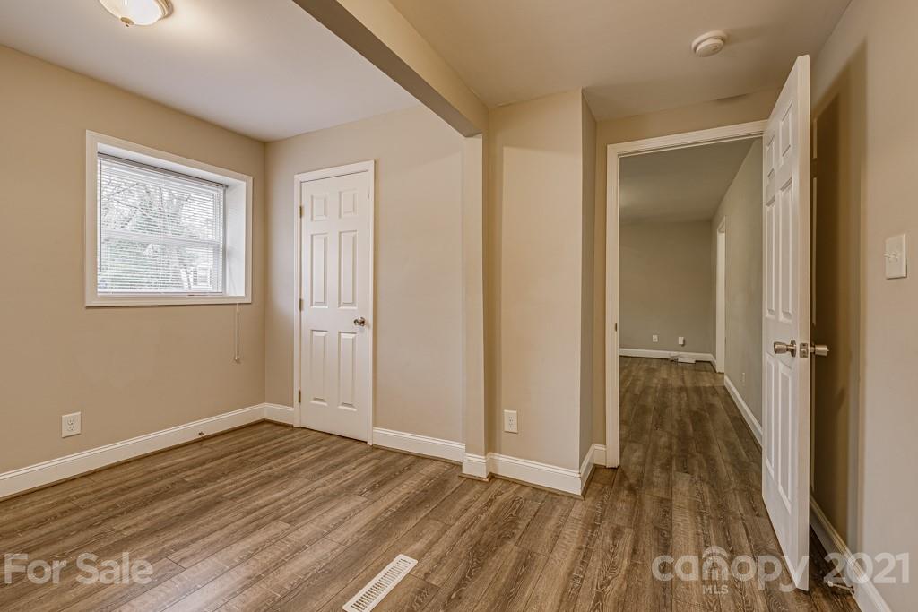 2833 Mayflower Road Charlotte, NC 28208 - Photo 7 of 44