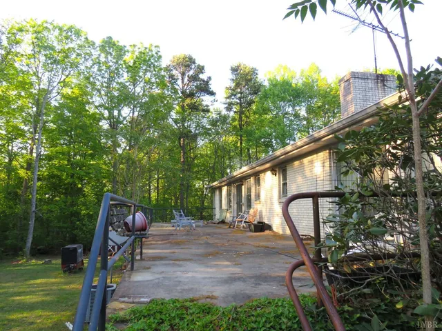 a view of a chair and table in the backyard