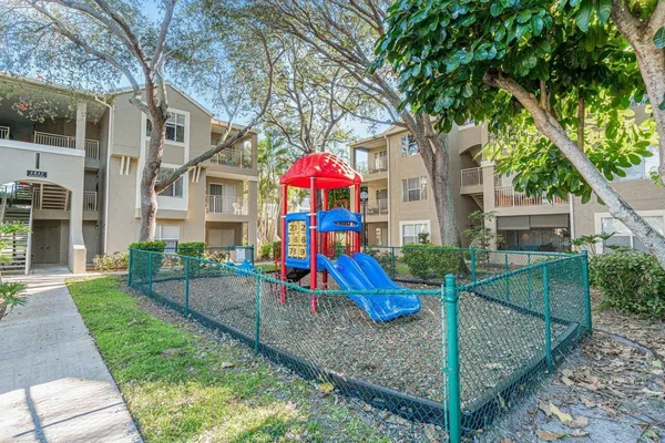 $2,000 | 1825 Palm Cove Boulevard, Unit 103, Delray Beach, FL 33445