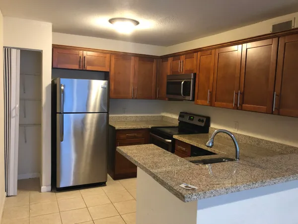 $2,000 | 1825 Palm Cove Boulevard, Unit 103, Delray Beach, FL 33445
