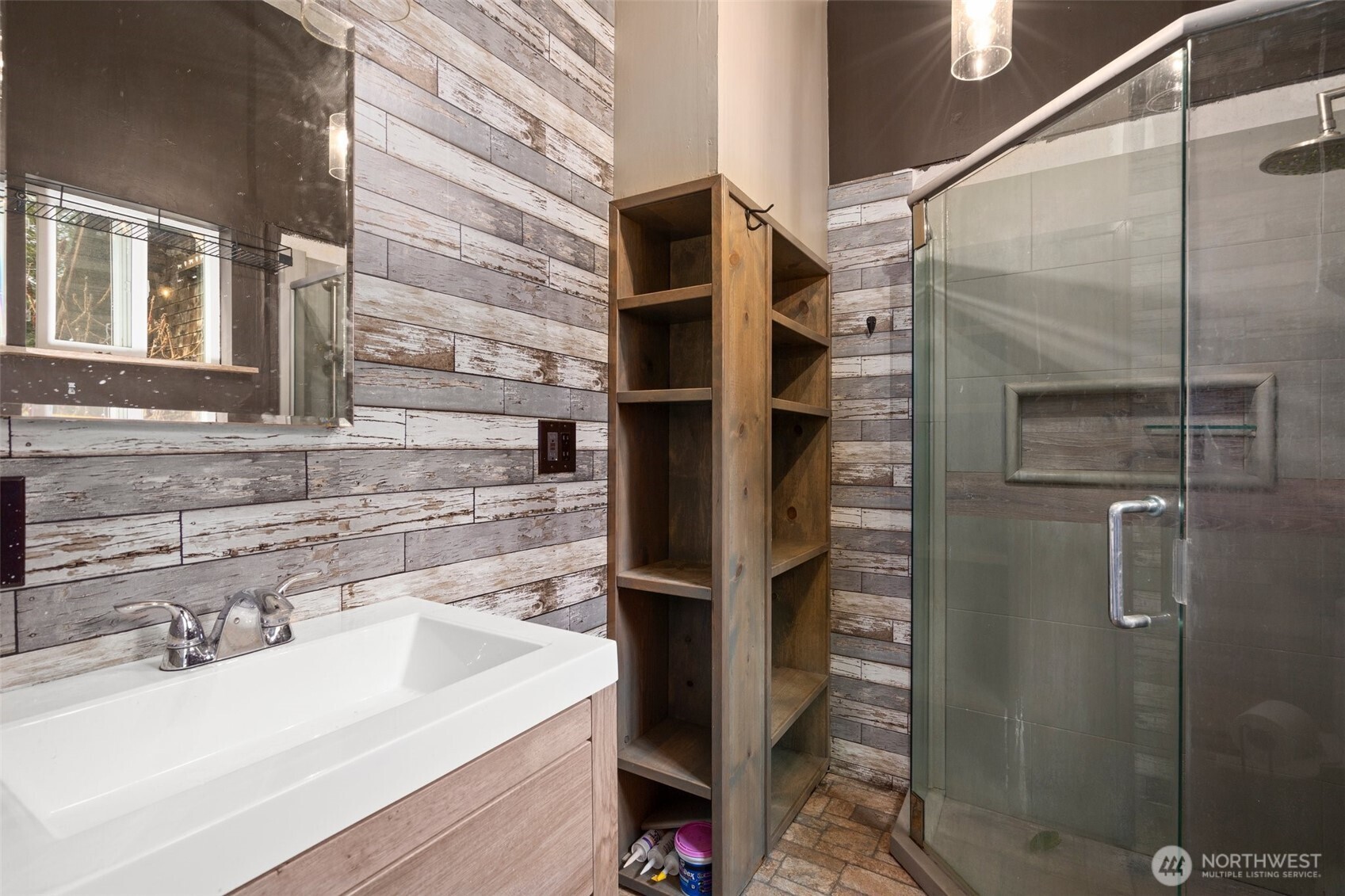 288 Hewitt Road Chehalis, WA 98532 - Photo 13 of 40 a bathroom with a sink and a shower