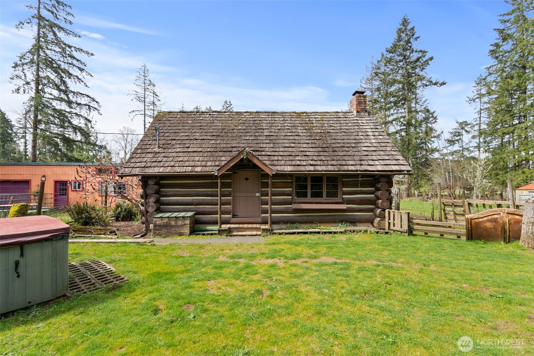 288 Hewitt Road Chehalis, WA 98532 - Photo 18 of 40 a backyard of a house with table and chairs