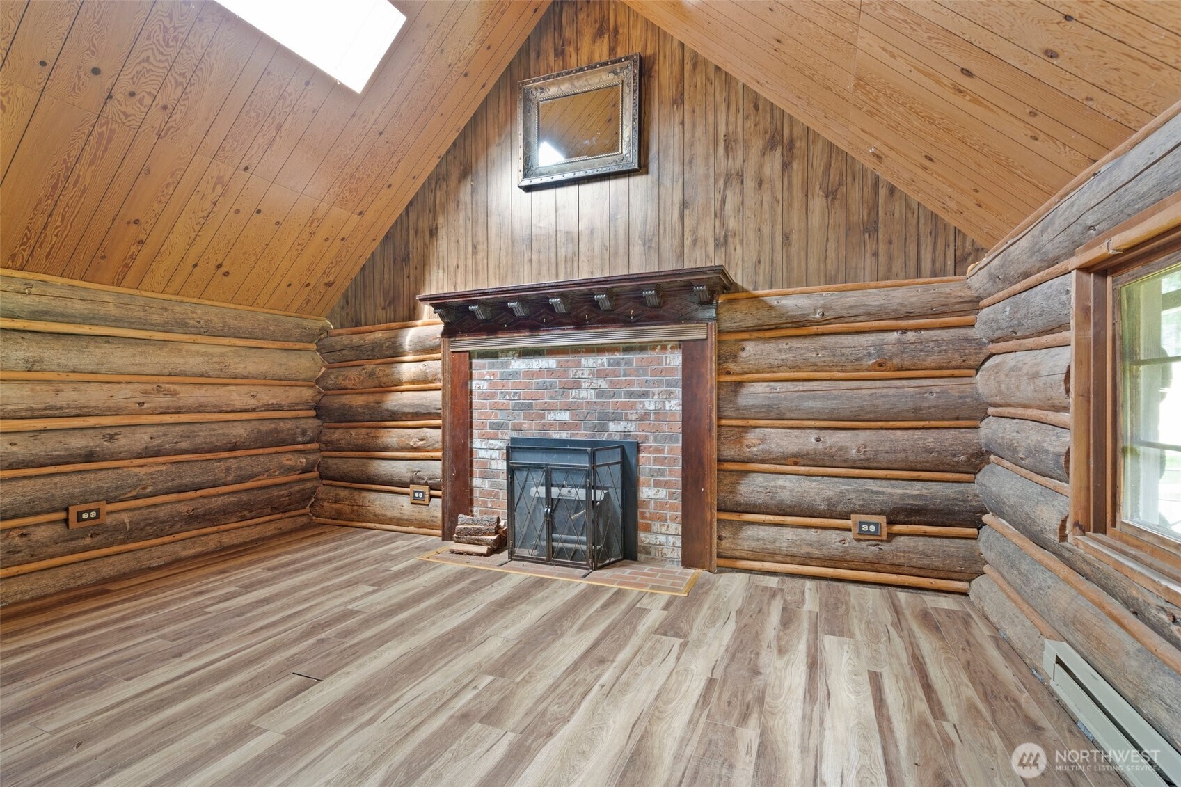 288 Hewitt Road Chehalis, WA 98532 - Photo 19 of 40 a view of empty room with wooden floor and fan
