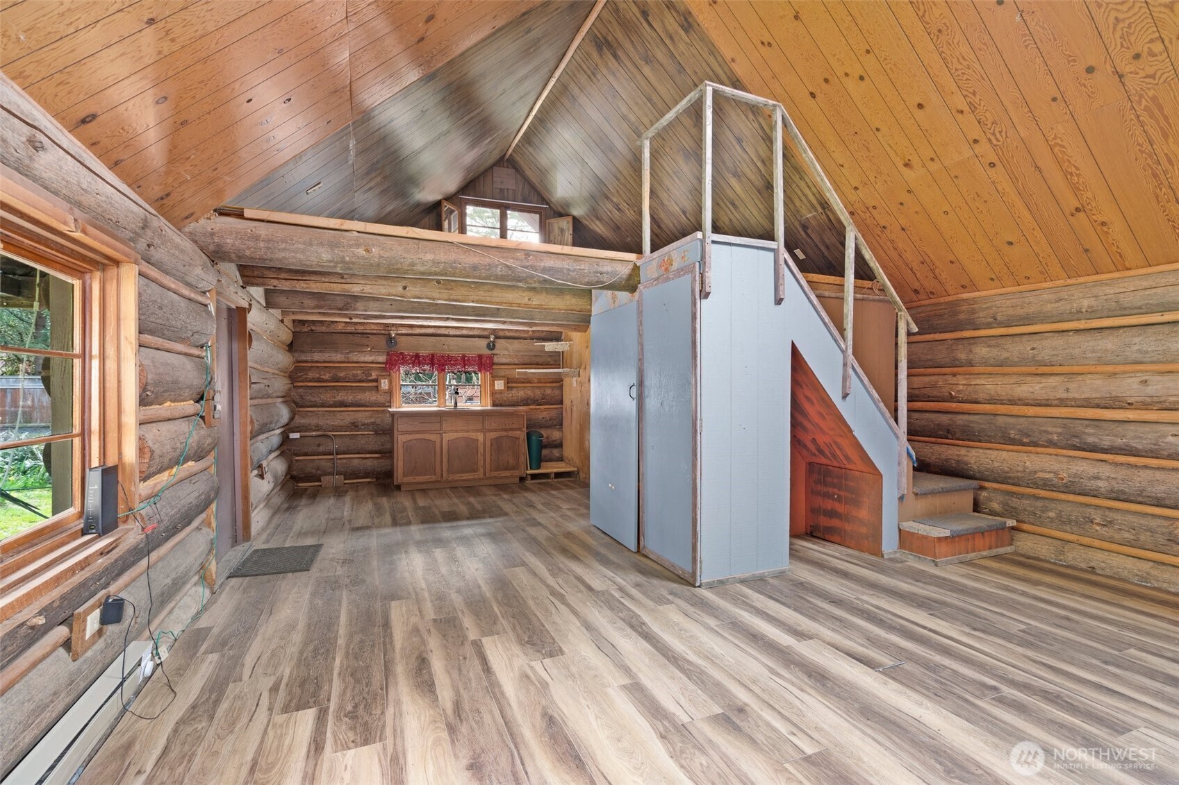 288 Hewitt Road Chehalis, WA 98532 - Photo 20 of 40 a view of entryway with wooden floor
