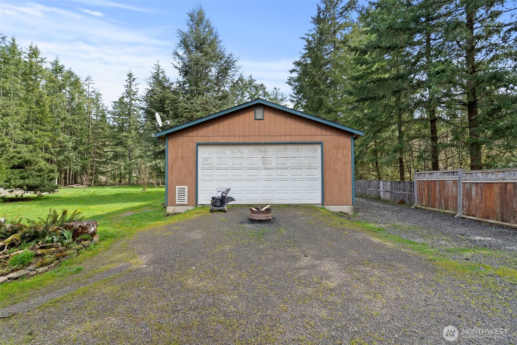 288 Hewitt Road Chehalis, WA 98532 - Photo 24 of 40 a view of a house with backyard and trees
