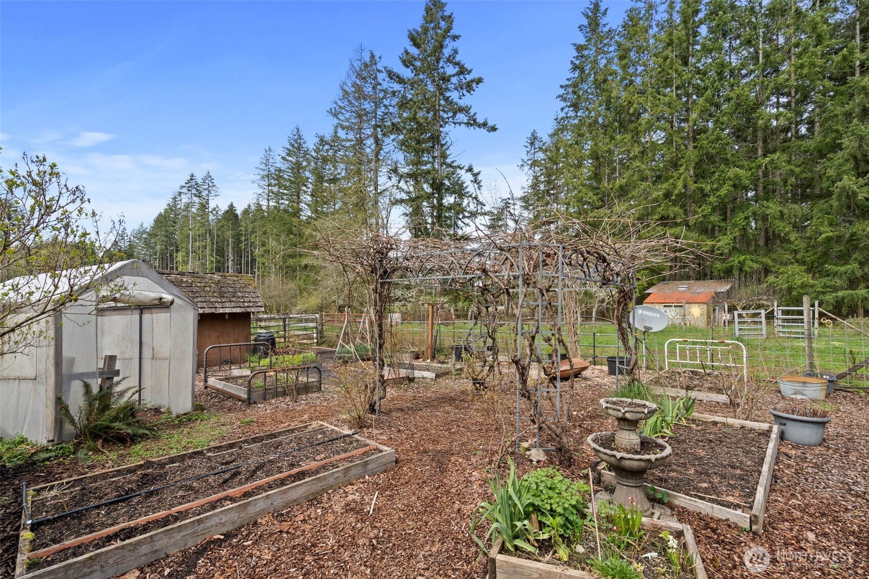 288 Hewitt Road Chehalis, WA 98532 - Photo 29 of 40 a garden view with a seating space