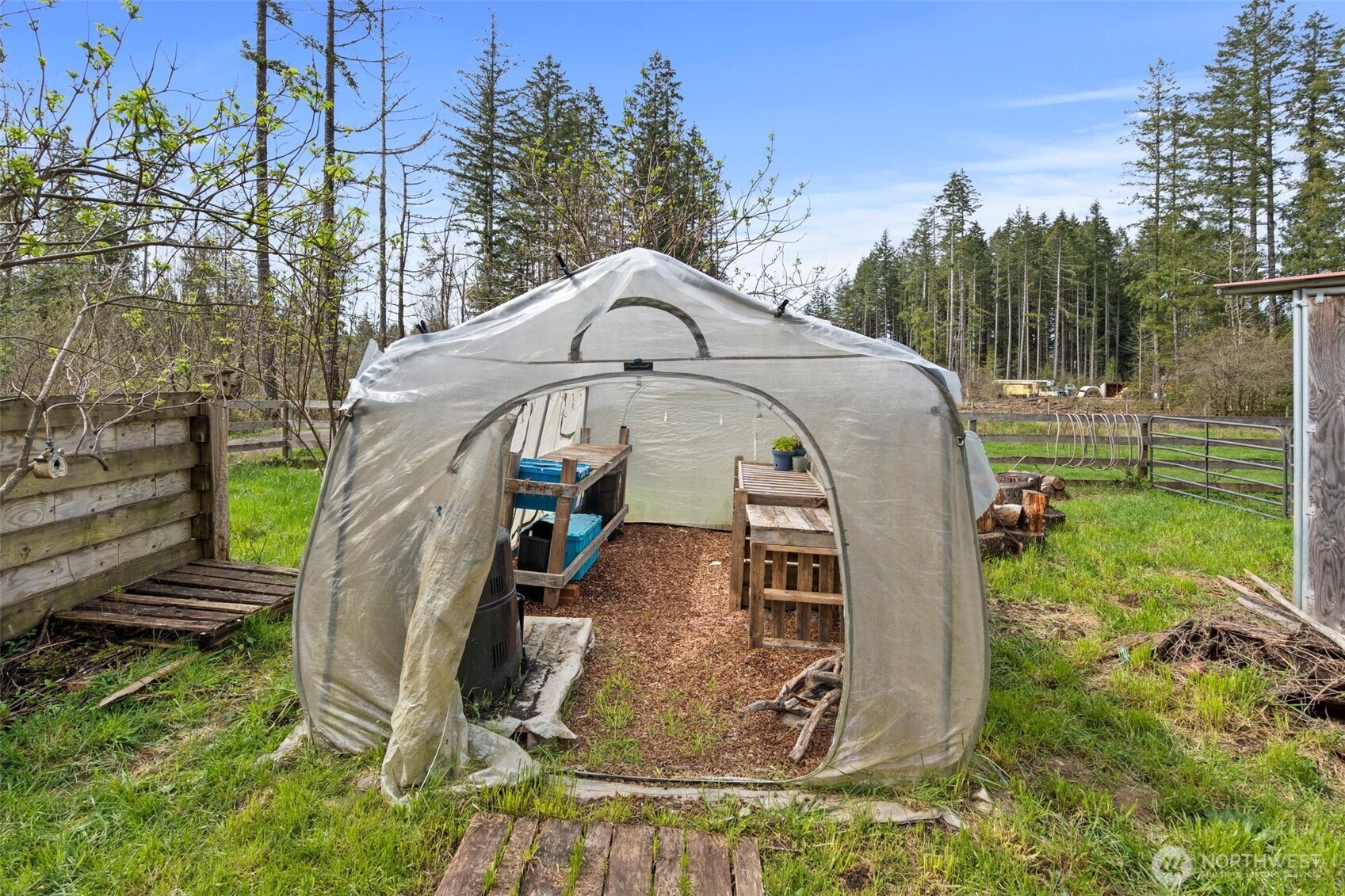 288 Hewitt Road Chehalis, WA 98532 - Photo 31 of 40 a view of a bird bath