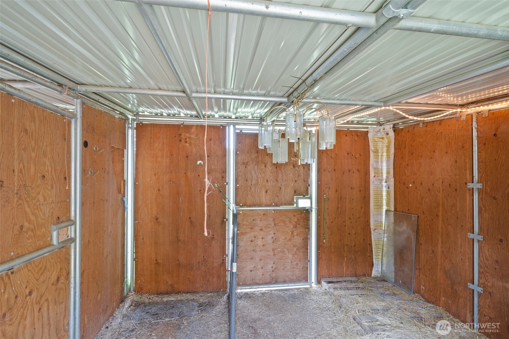 288 Hewitt Road Chehalis, WA 98532 - Photo 33 of 40 a view of a bathroom with shower