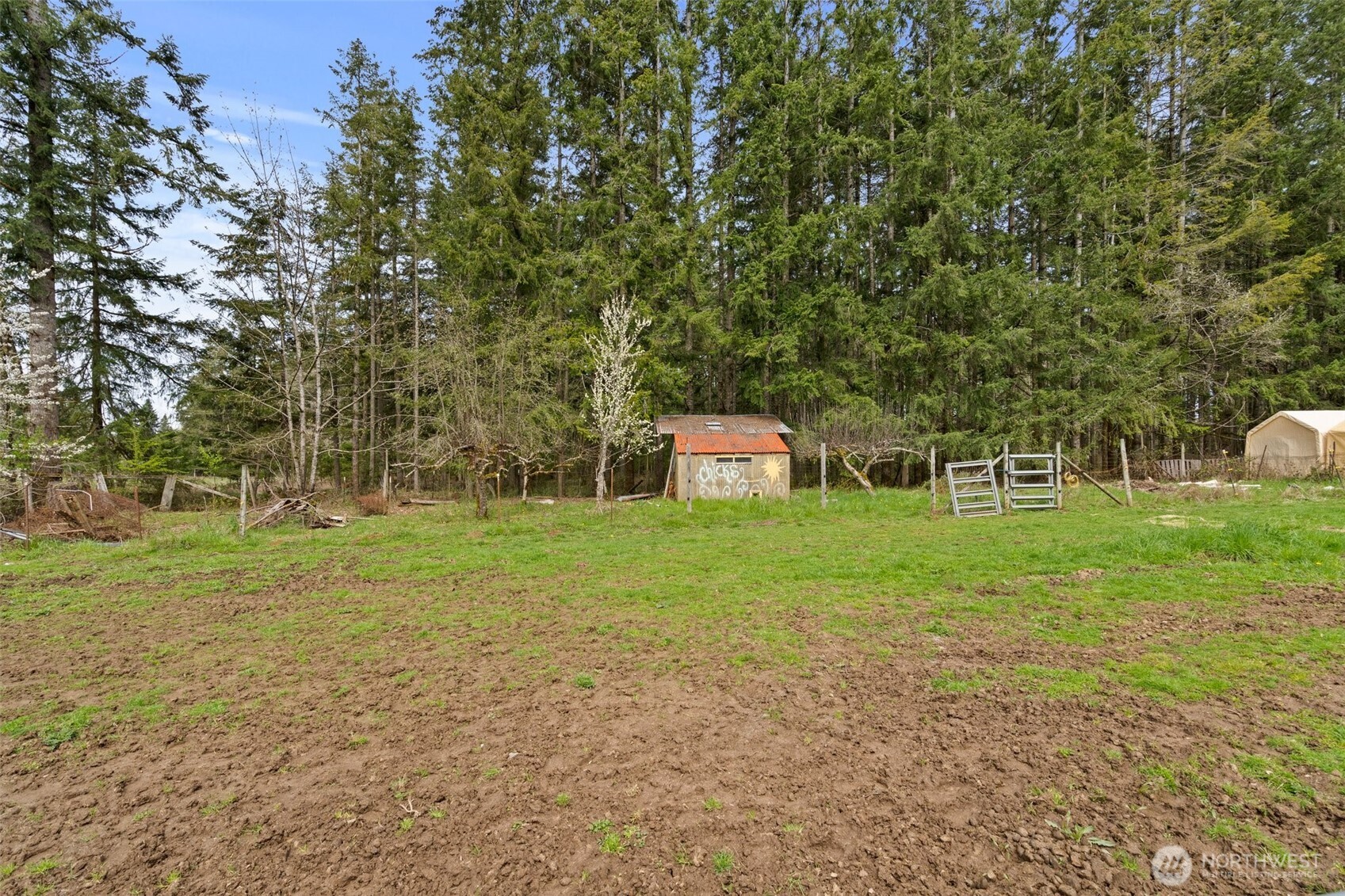 288 Hewitt Road Chehalis, WA 98532 - Photo 37 of 40 a view of a house with a yard