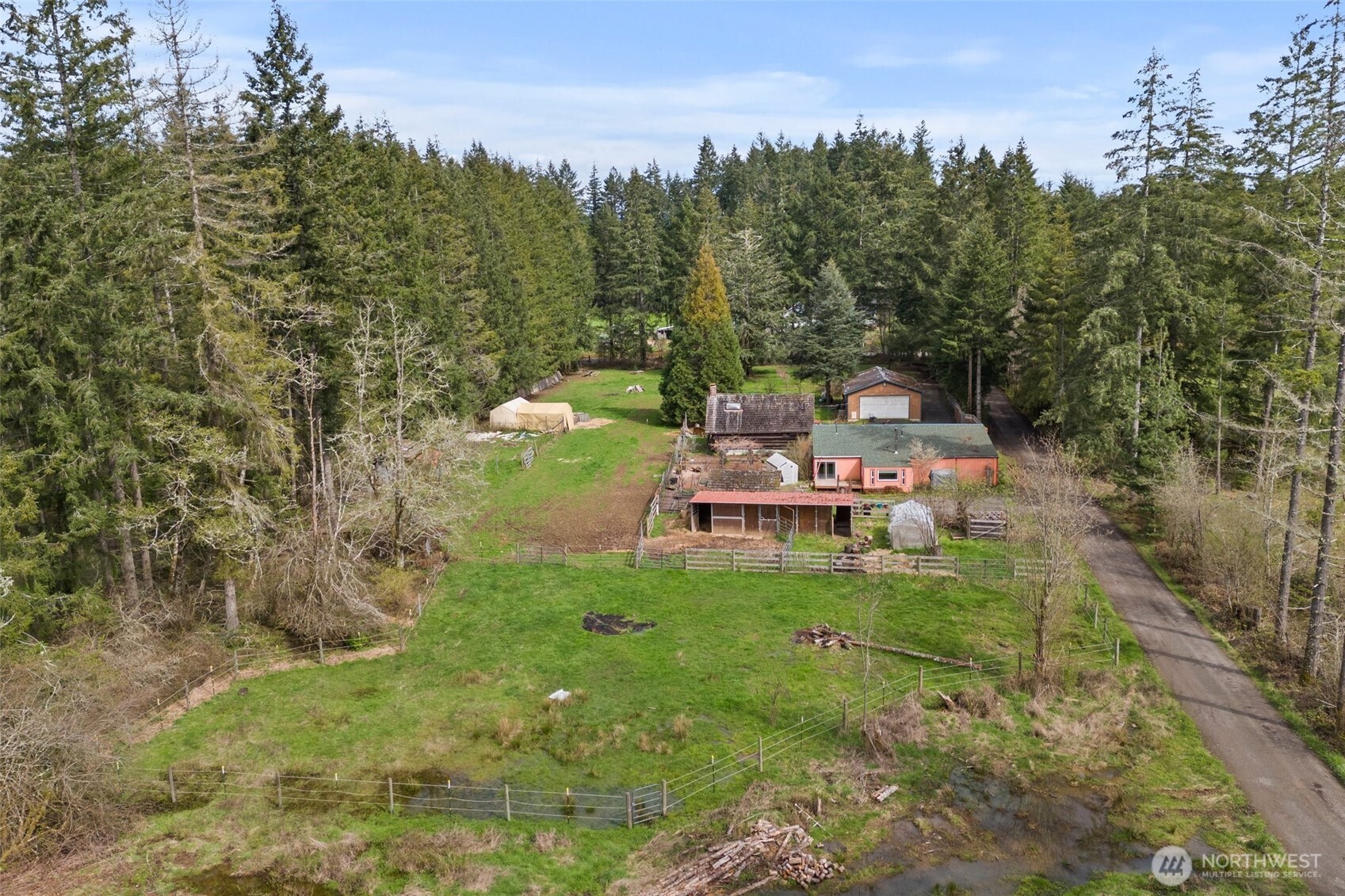 288 Hewitt Road Chehalis, WA 98532 - Photo 7 of 40 a backyard of a house with table and chairs