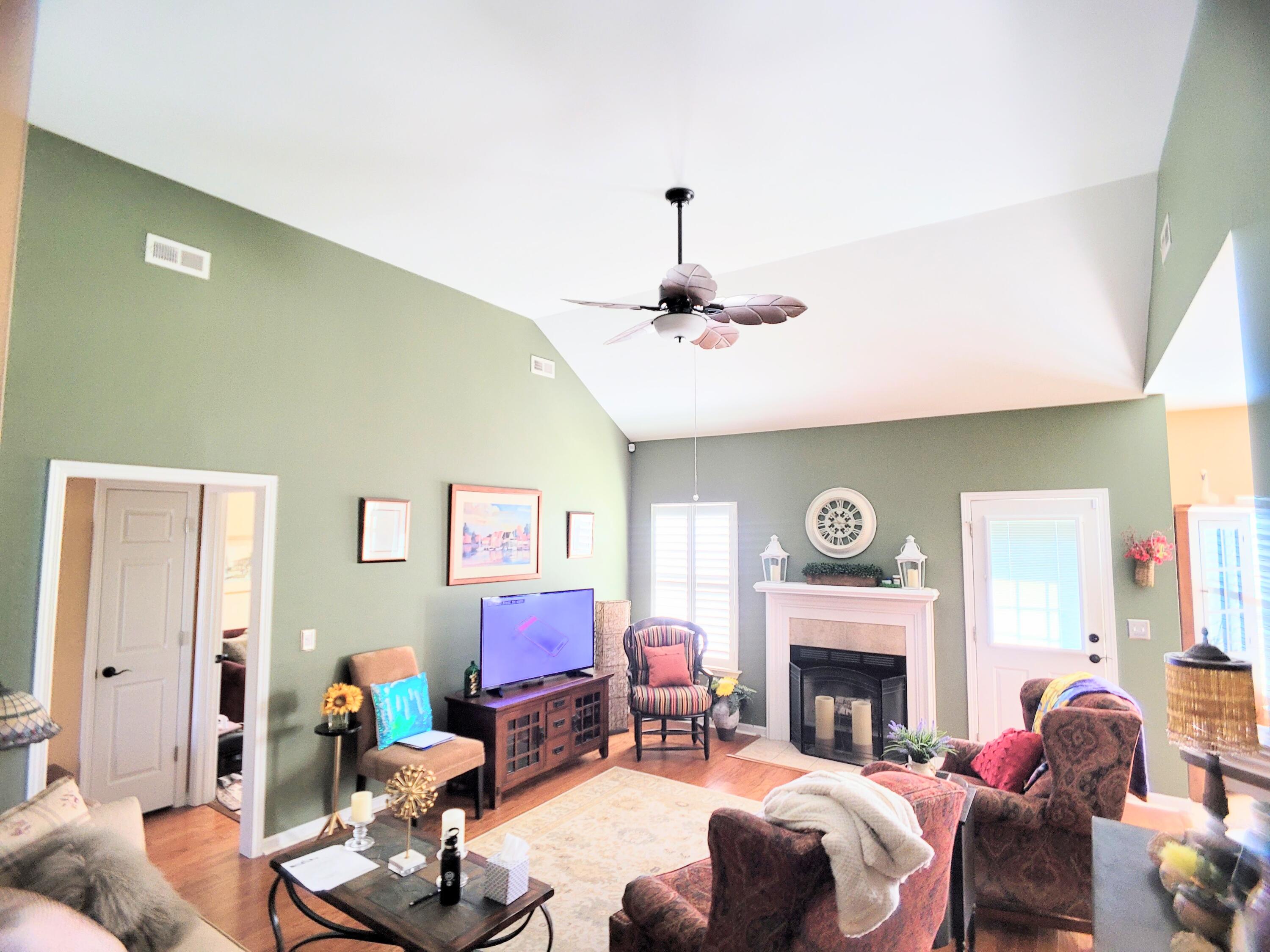 7685 Eagle Lake Road North Charleston, SC 29418 - Photo 4 of 15 Living Room