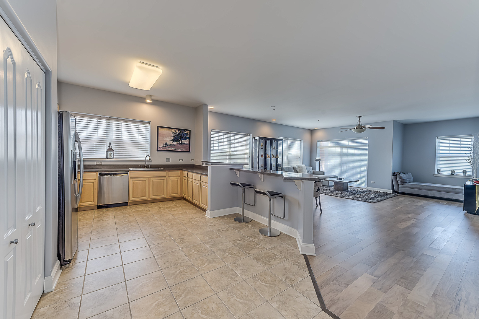 1 Itasca Place, Unit 501 Addison, IL 60143 - Photo 6 of 24 a view of a kitchen with furniture and a kitchen