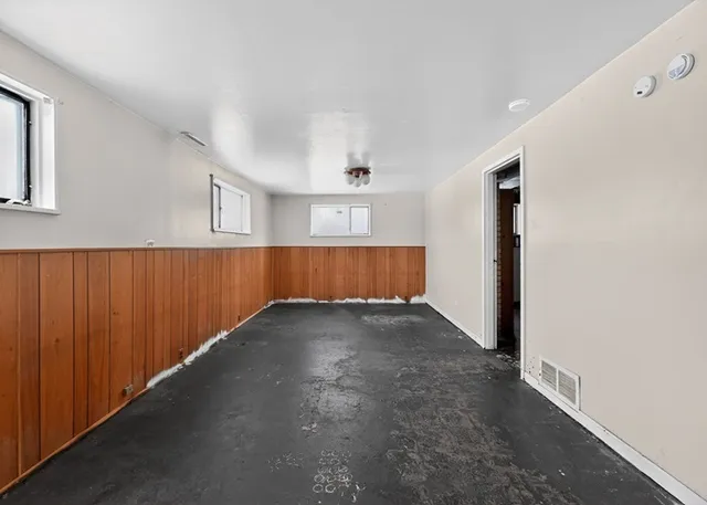 $115,600 | 231 Farragut Street, Park Forest, IL 60466