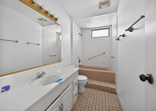 $115,600 | 231 Farragut Street, Park Forest, IL 60466