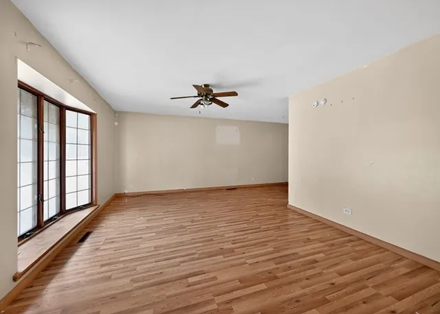 $115,600 | 231 Farragut Street, Park Forest, IL 60466