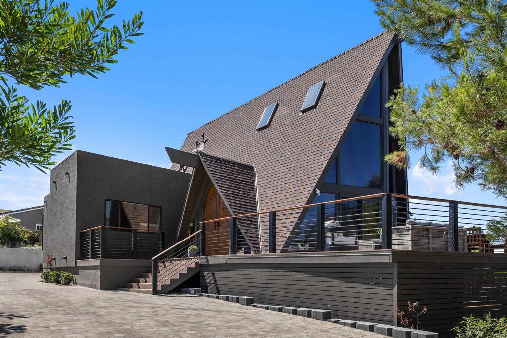 602 Sereno View Road Encinitas, CA 92024 - Photo 3 of 34 a front view of a house with a street