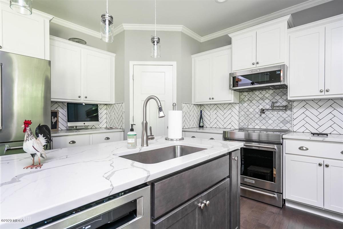 826 Holly Ridge Drive Gray, GA 31032 - Photo 13 of 28 a kitchen with a sink stove and cabinets