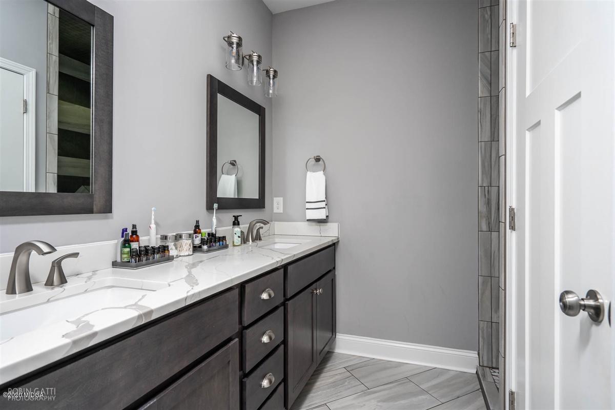 826 Holly Ridge Drive Gray, GA 31032 - Photo 16 of 28 a bathroom with a double vanity sink and a mirror