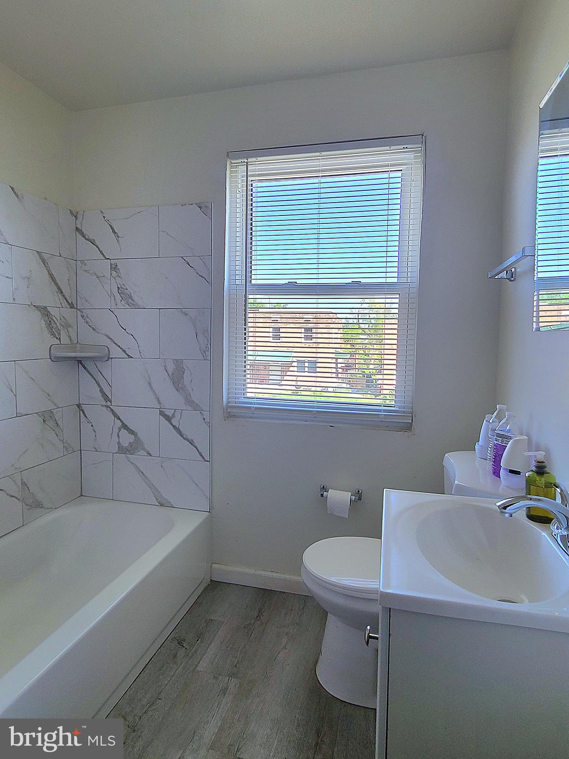 8520 Chestnut Oak Road Parkville, MD 21234 - Photo 15 of 28 a bathroom with a sink a toilet and tub