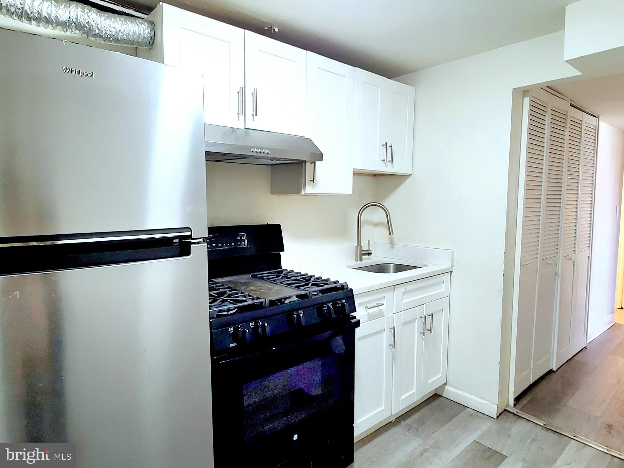 8520 Chestnut Oak Road Parkville, MD 21234 - Photo 22 of 28 a kitchen with stainless steel appliances a sink a stove and cabinets